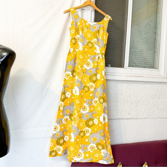 VINTAGE BEAUTY Floral Yellow and White Sleeveless Dress - Picture 14 of 16